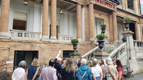 Pinacoteca recebe grupo de associados para dia especial na exposição “Caipiras”